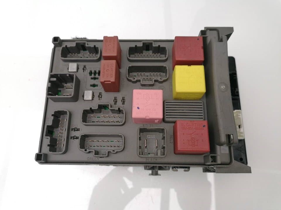 Caja reles / fusibles RENAULT VEL SATIS (BJ0)