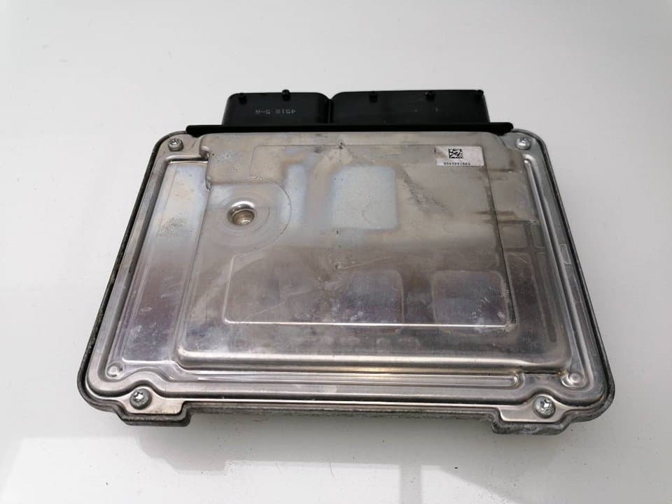 Centralita motor uce SKODA OCTAVIA BERLINA (1U2) 3