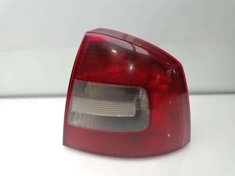 Piloto trasero derecho SKODA OCTAVIA BERLINA (1U2)