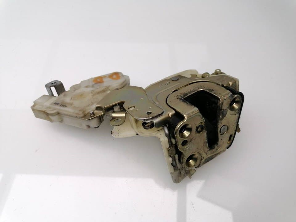 Cerradura puerta delantera derecha NISSAN TERRANO/TERRANO.II (R20)