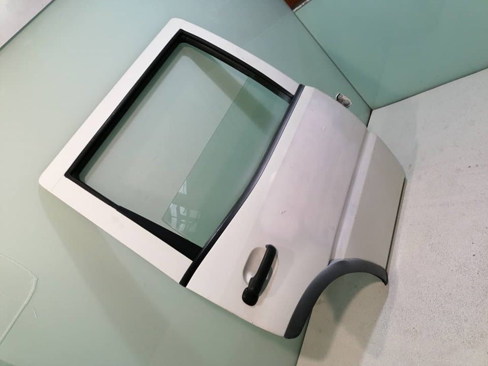 Puerta trasera derecha NISSAN TERRANO/TERRANO.II (R20) 5