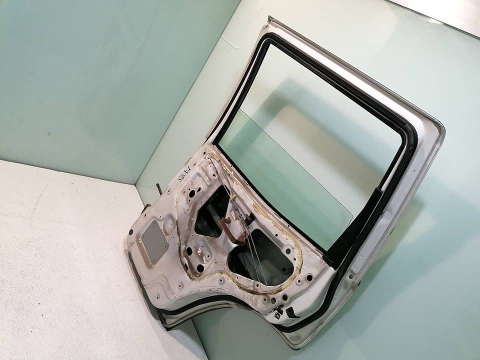 Puerta trasera derecha NISSAN TERRANO/TERRANO.II (R20) 4