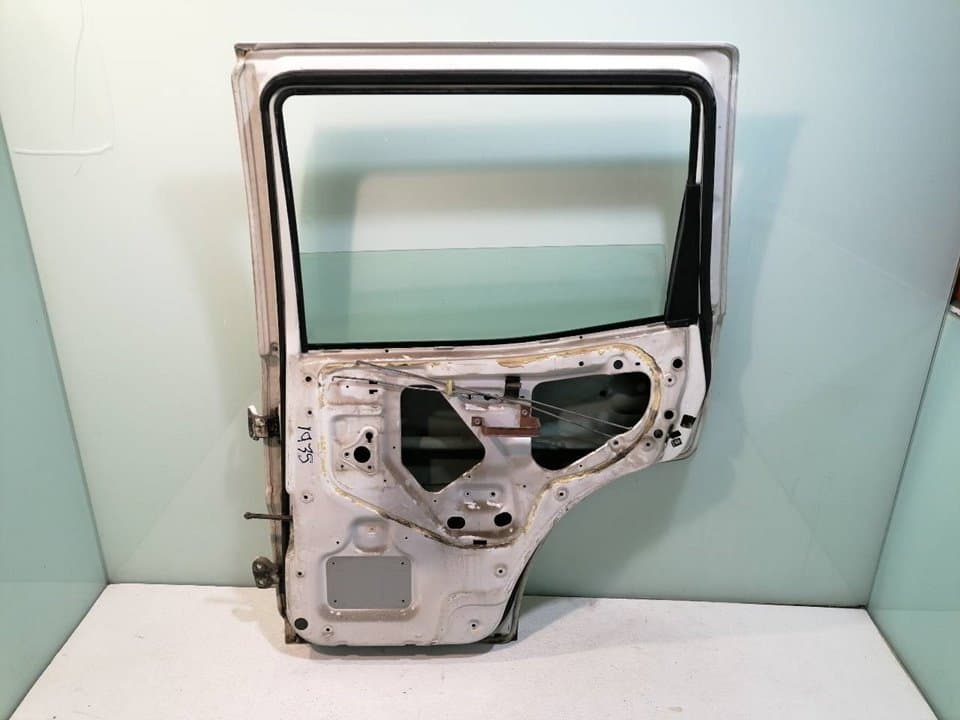Puerta trasera derecha NISSAN TERRANO/TERRANO.II (R20) 2