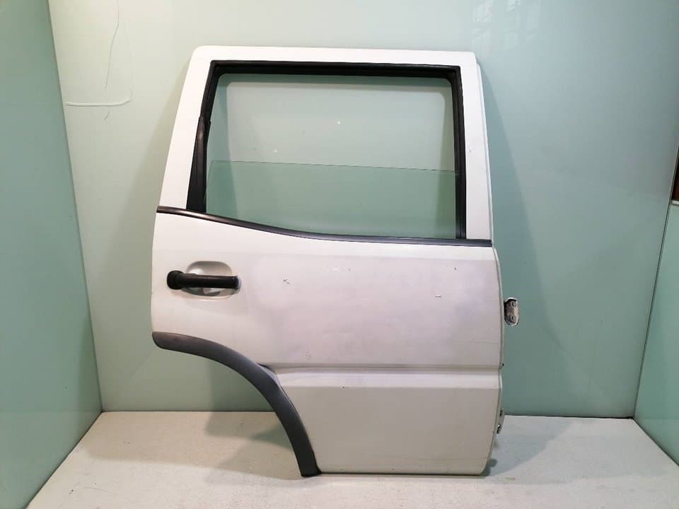 Puerta trasera derecha NISSAN TERRANO/TERRANO.II (R20)