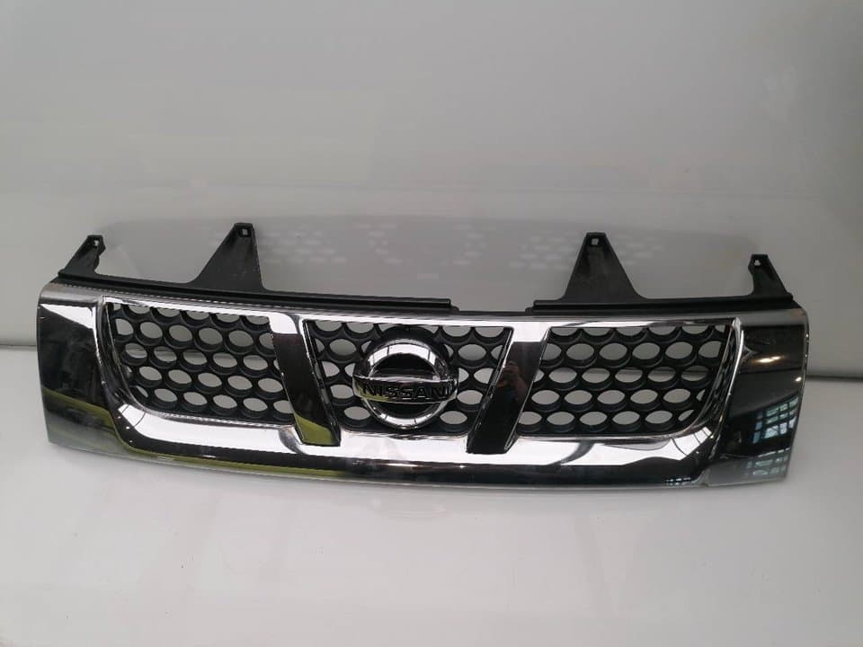 Rejilla delantera NISSAN NAVARA PICK-UP (D40M)