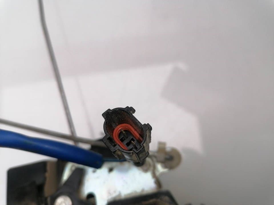 Cerradura puerta trasera derecha KIA SORENTO 2