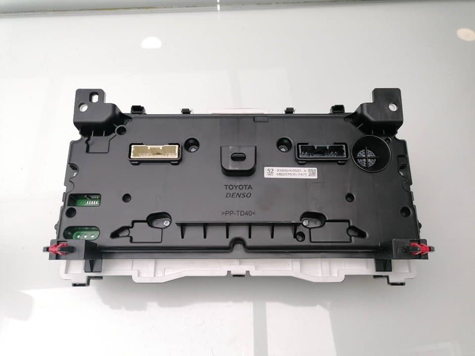 Cuadro instrumentos TOYOTA YARIS 5