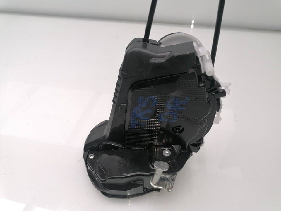 Cerradura puerta trasera derecha TOYOTA YARIS 3