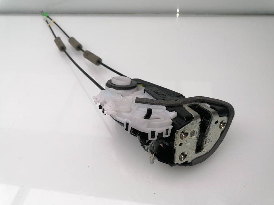 Cerradura puerta trasera derecha TOYOTA YARIS