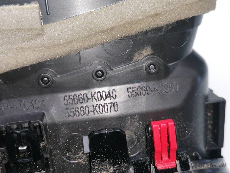 Recambio TOYOTA YARIS ref. 55660K0050 3