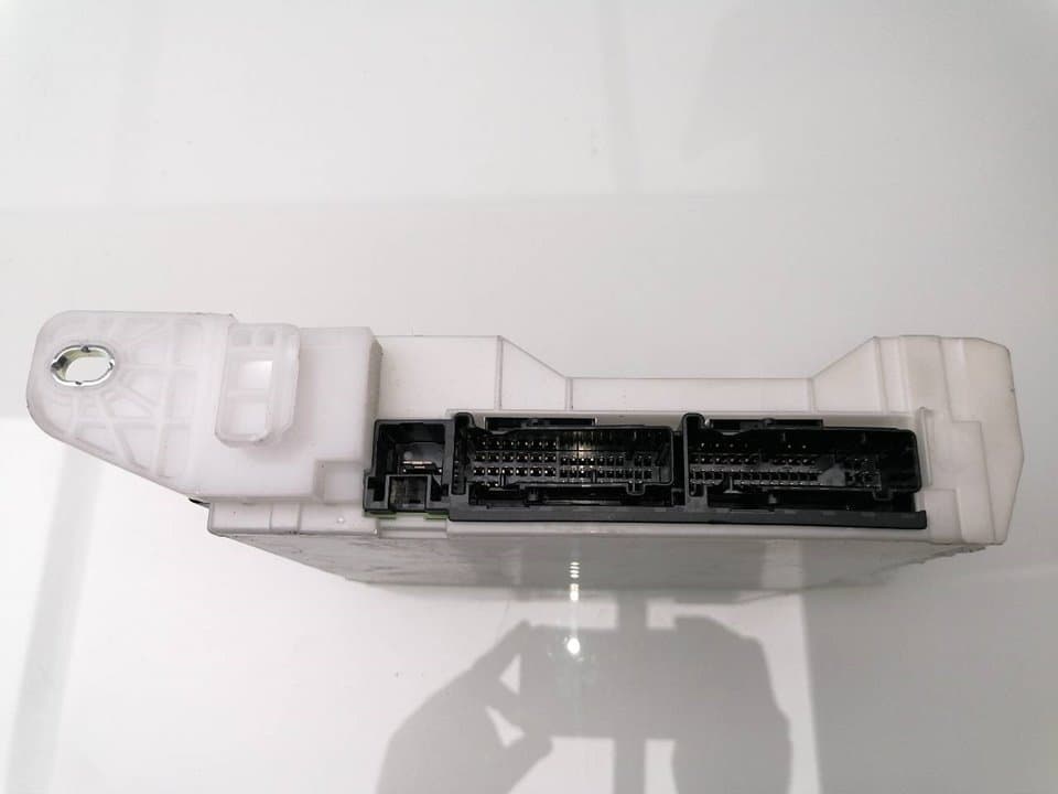 Caja reles / fusibles TOYOTA YARIS 4