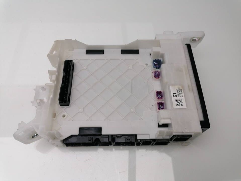 Caja reles / fusibles TOYOTA YARIS