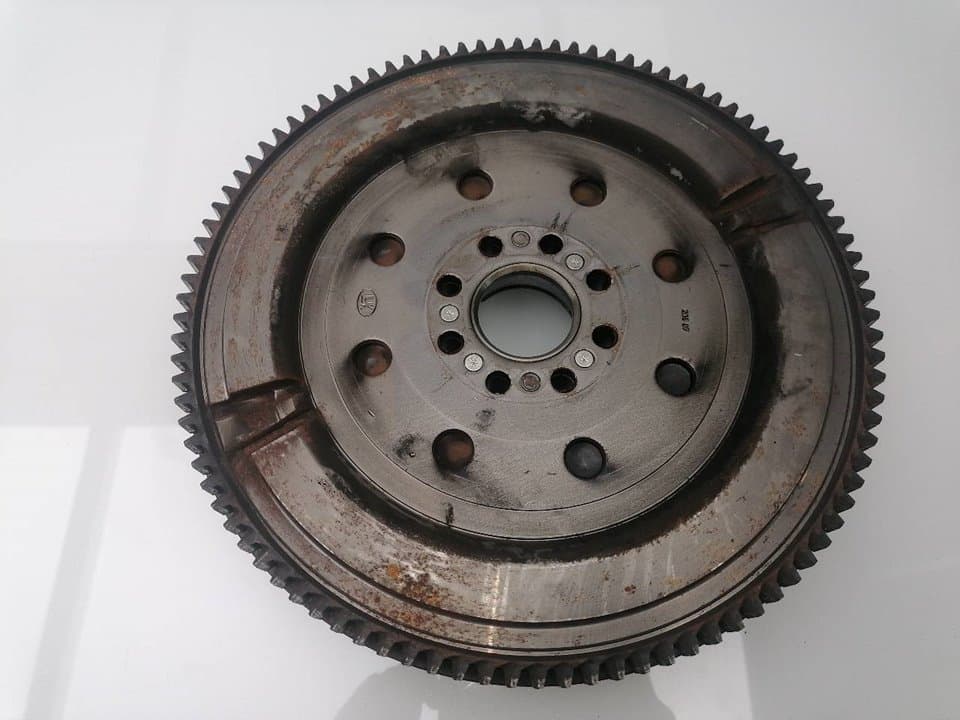 Volante motor TOYOTA AVENSIS 2