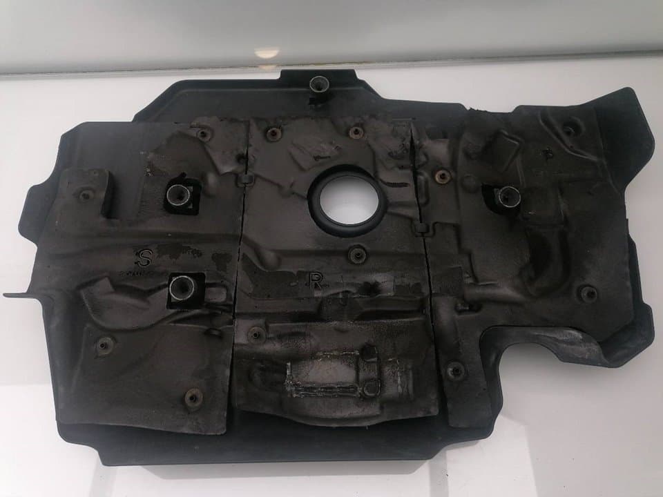 Plastico TOYOTA AVENSIS 2