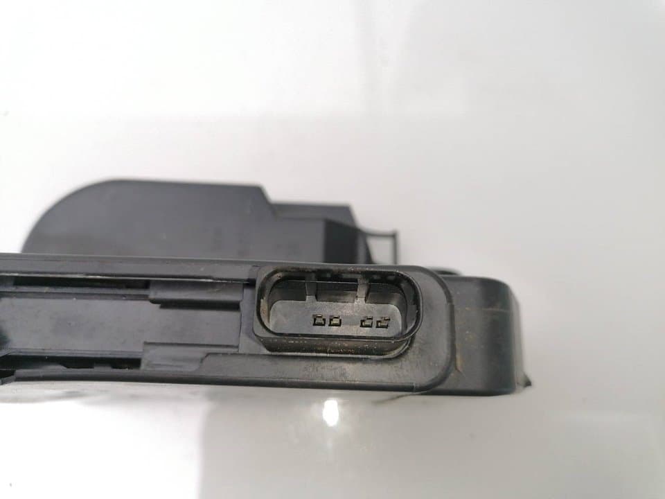 Cerradura puerta delantera derecha IVECO DAILY 3