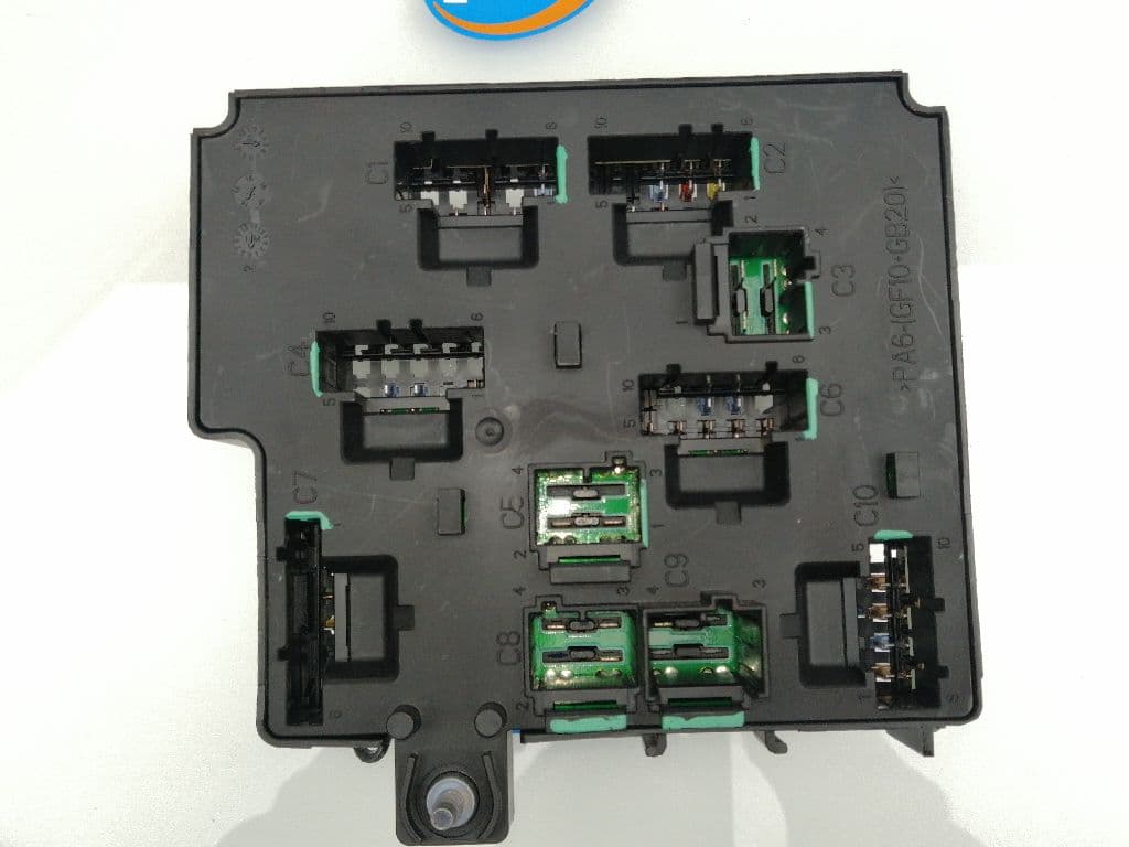 Caja reles / fusibles VOLVO V90 FAMILIAR 3