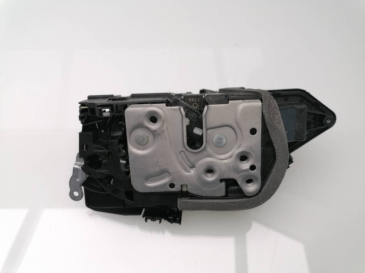 Cerradura puerta trasera derecha VOLVO V90 FAMILIAR