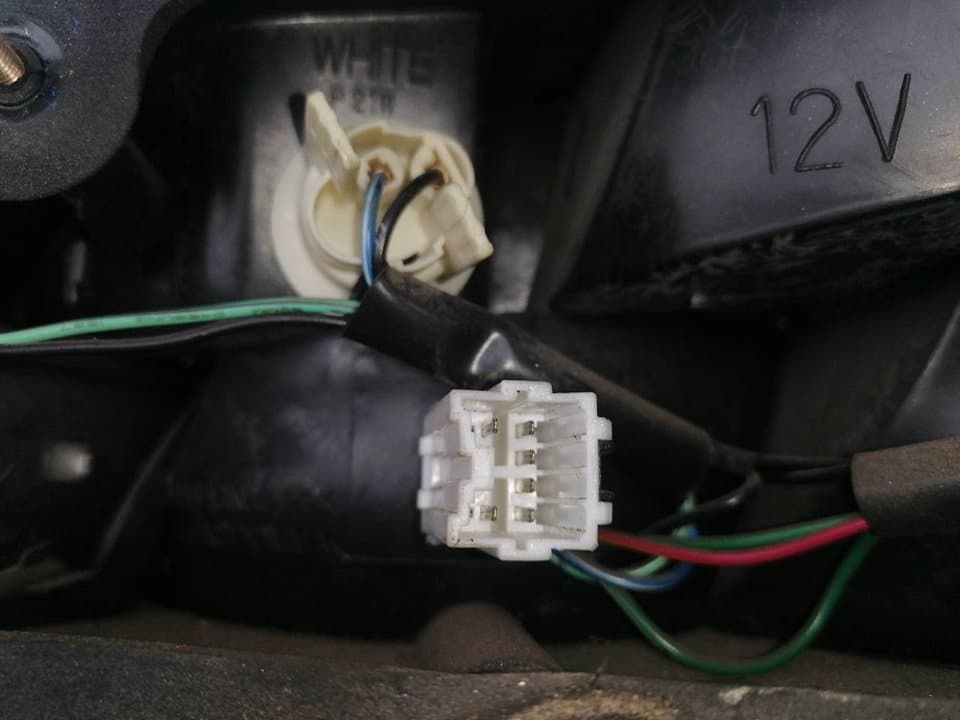 Piloto trasero izquierdo HYUNDAI COUPE (J2) 3