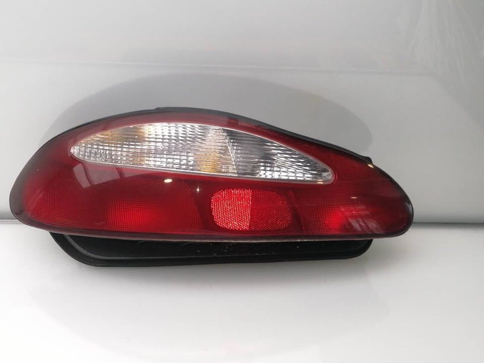 Piloto trasero izquierdo HYUNDAI COUPE (J2)