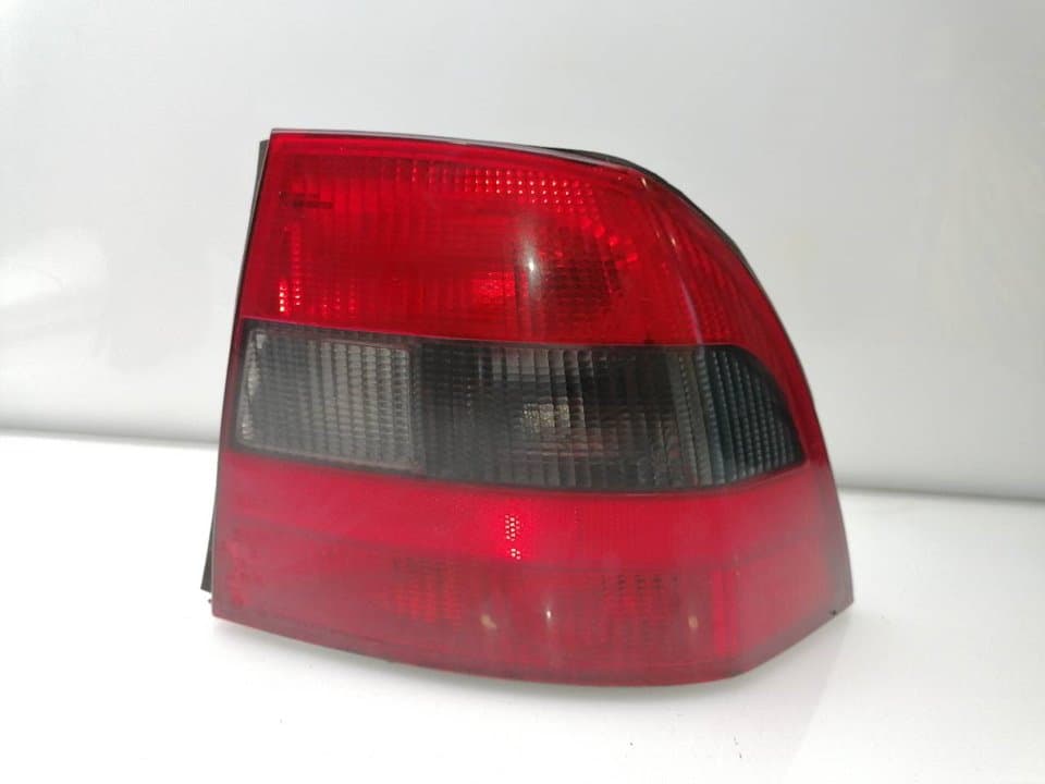 Piloto trasero derecho OPEL VECTRA B BERLINA