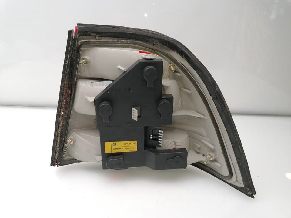 Piloto trasero izquierdo OPEL VECTRA B BERLINA 4