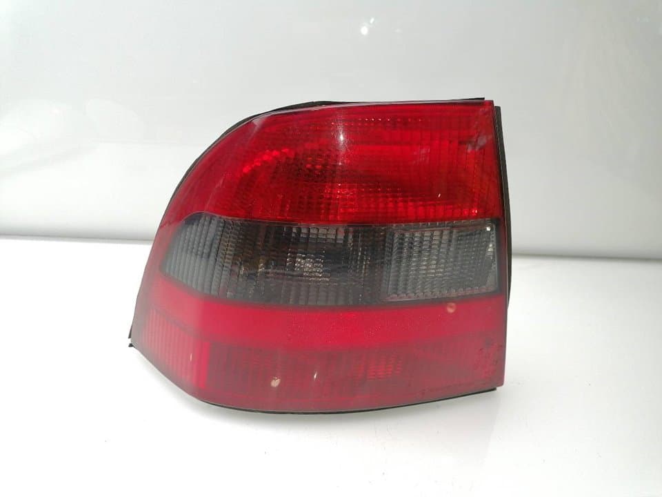 Piloto trasero izquierdo OPEL VECTRA B BERLINA