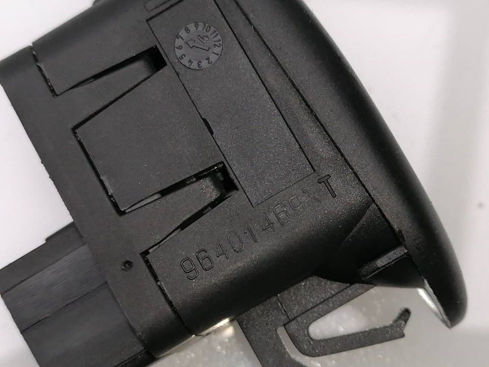 Mando elevalunas delantero derecho CITROEN C3 3