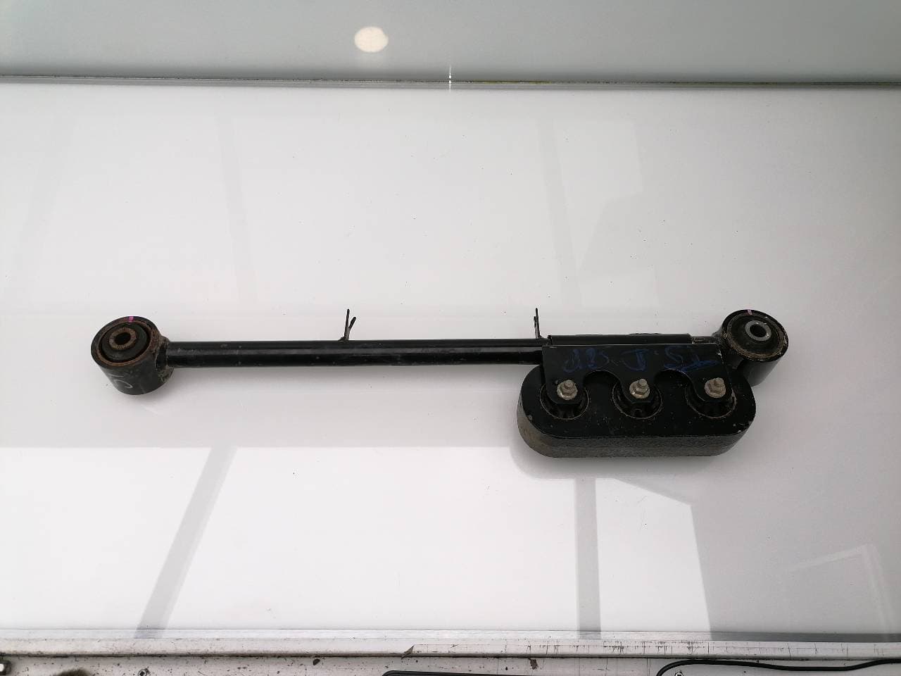 Brazo suspension superior trasero derecho NISSAN NP300 PICK-UP (D23)