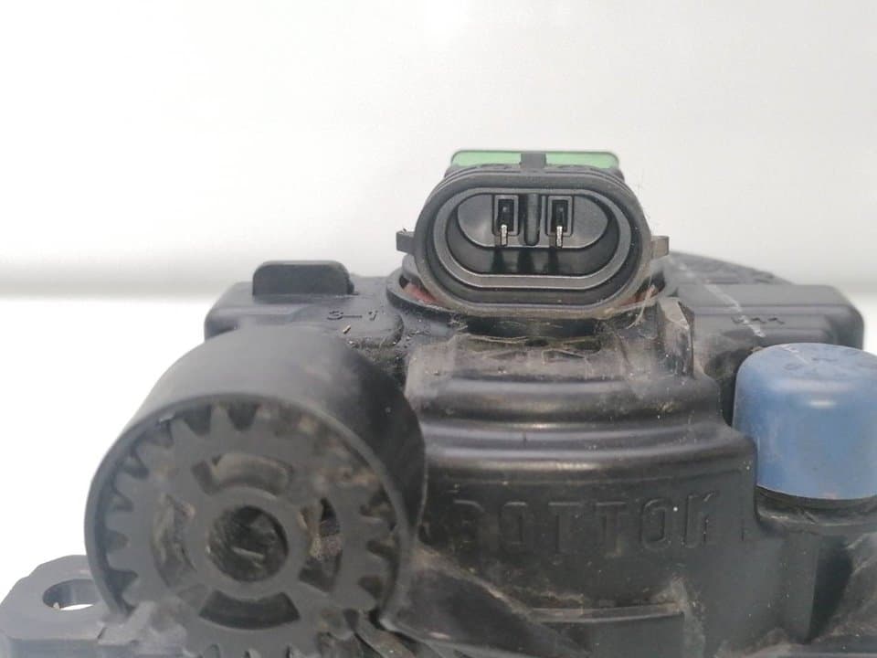 Faro antiniebla derecho FORD MONDEO BER 2