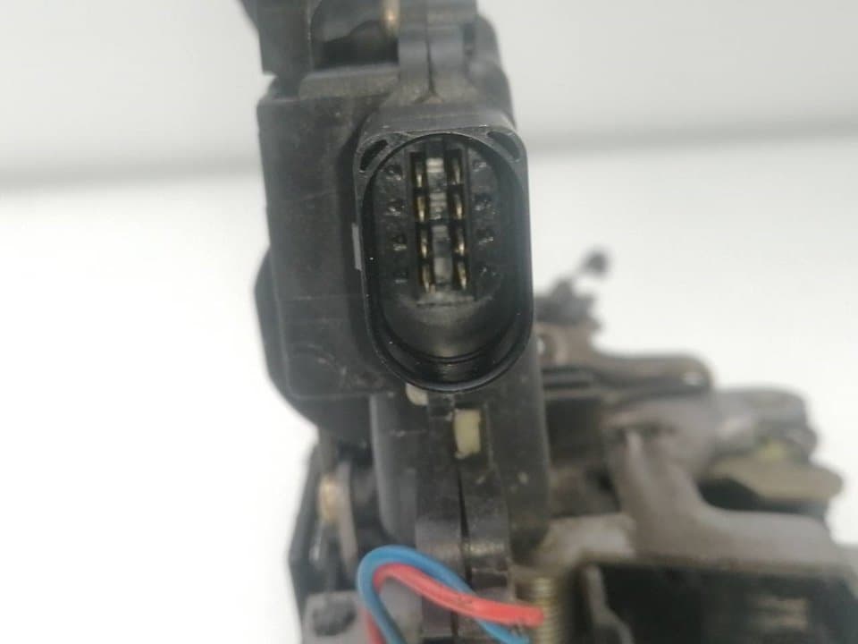 Cerradura puerta delantera izquierda VOLKSWAGEN GOLF IV BERLINA (1J1) 2