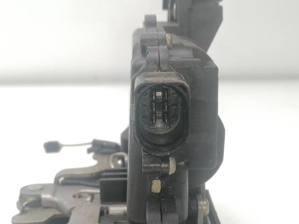 Cerradura puerta trasera derecha VOLKSWAGEN GOLF IV BERLINA (1J1) 3