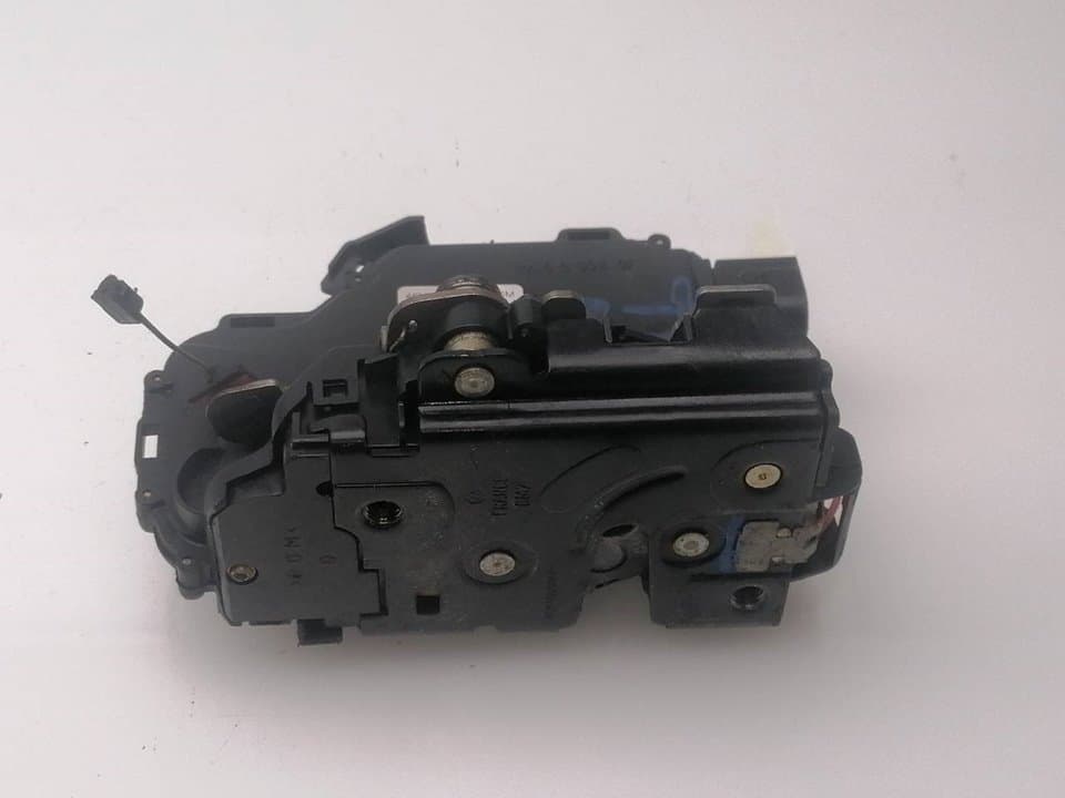 Cerradura puerta trasera derecha VOLKSWAGEN GOLF IV BERLINA (1J1)