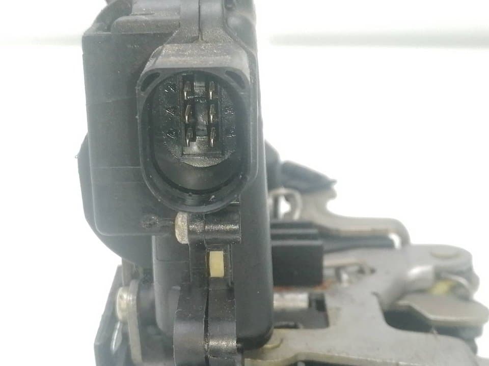 Cerradura puerta trasera izquierda VOLKSWAGEN GOLF IV BERLINA (1J1) 2