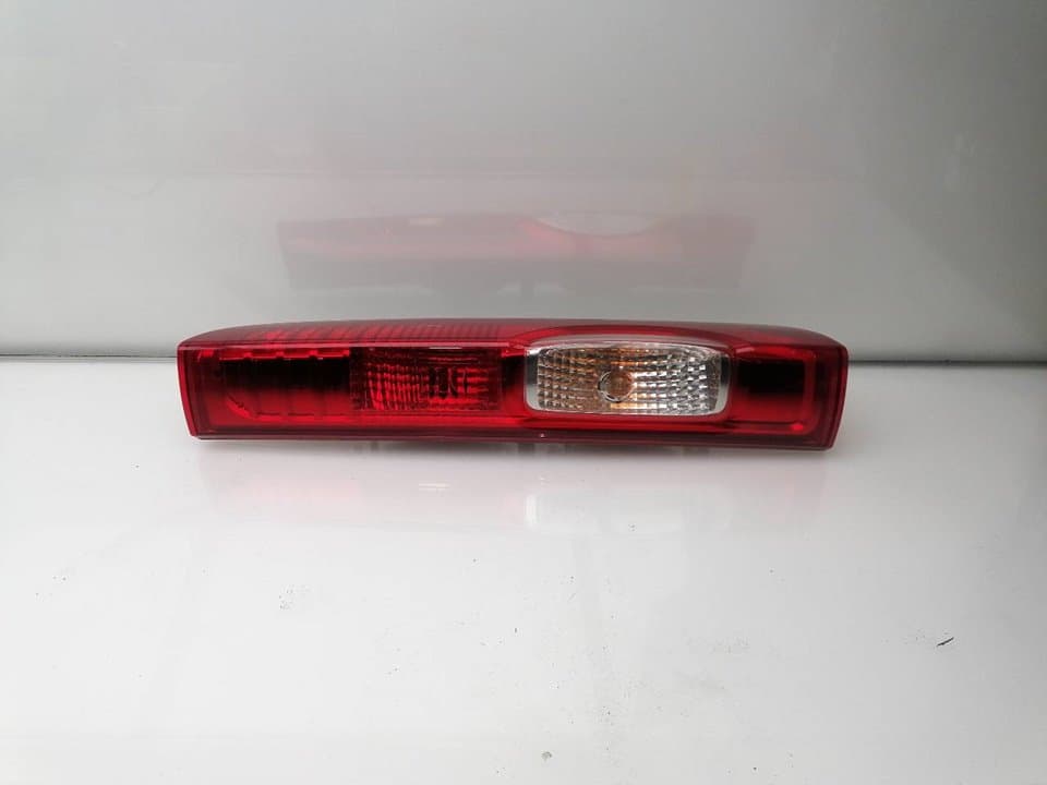 Piloto trasero derecho OPEL VIVARO COMBI