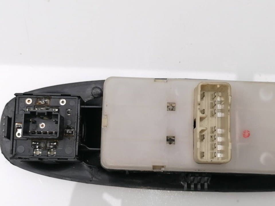 Mando elevalunas delantero izquierdo HYUNDAI ACCENT (LC) 2