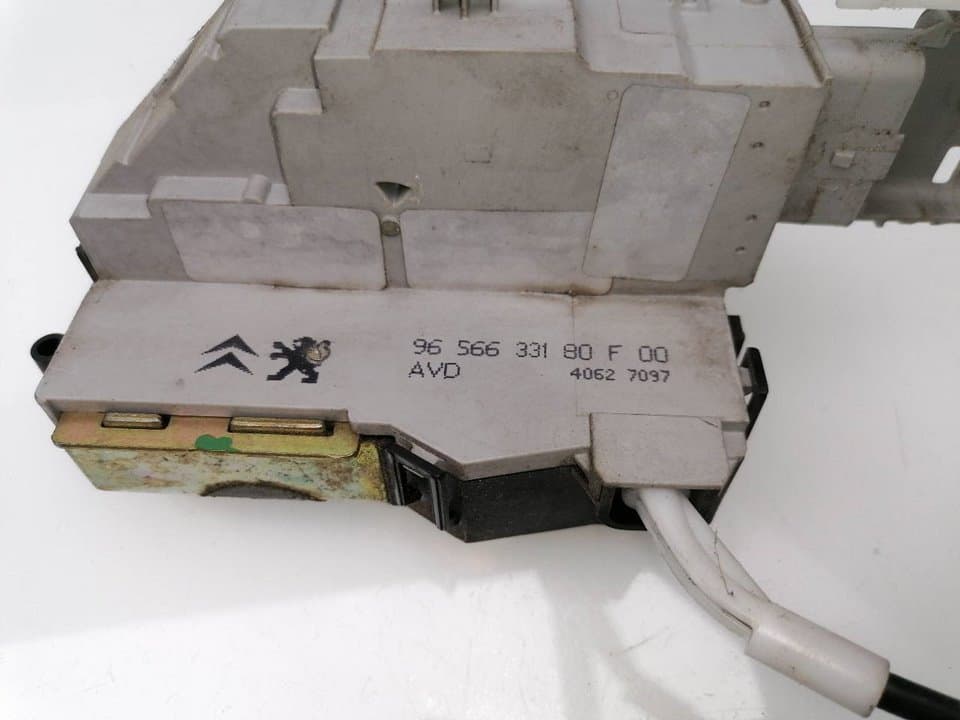 Cerradura puerta delantera derecha PEUGEOT 407 2