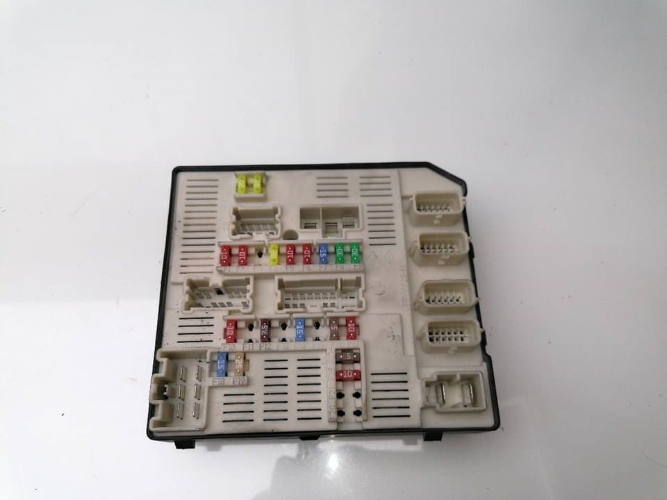 Caja reles / fusibles RENAULT LAGUNA III