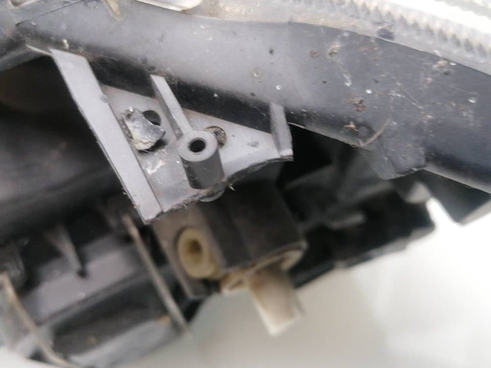 Faro derecho TOYOTA COROLLA (E12) 4
