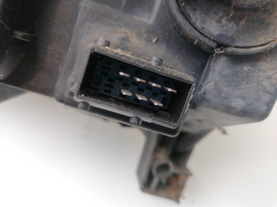 Faro derecho TOYOTA COROLLA (E12) 3