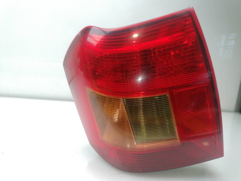 Piloto trasero derecho TOYOTA COROLLA (E12)
