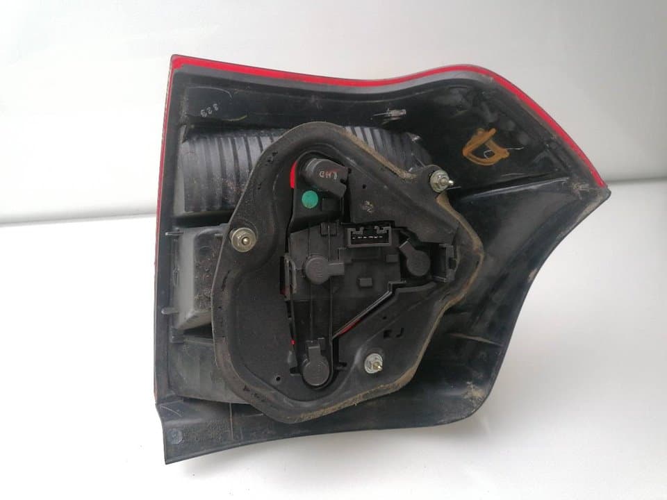 Piloto trasero derecho TOYOTA COROLLA (E12) 3