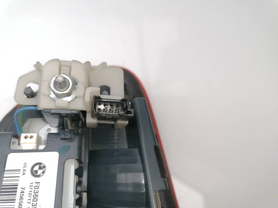 Piloto trasero izquierdo BMW SERIE 1 LIM 3