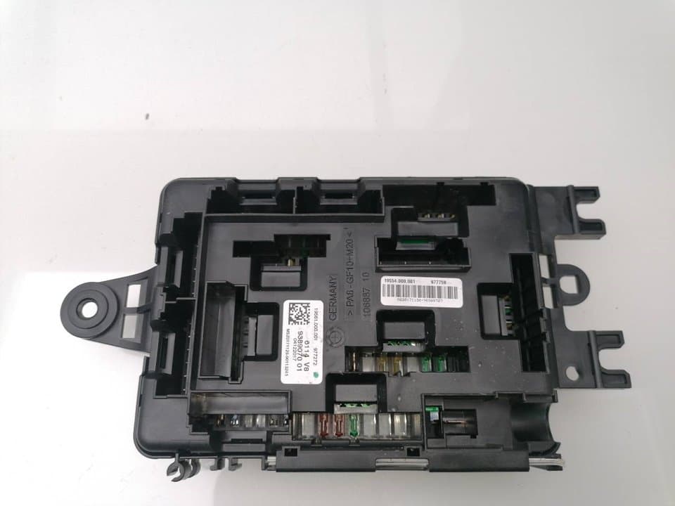 Caja reles / fusibles BMW SERIE 1 LIM 3