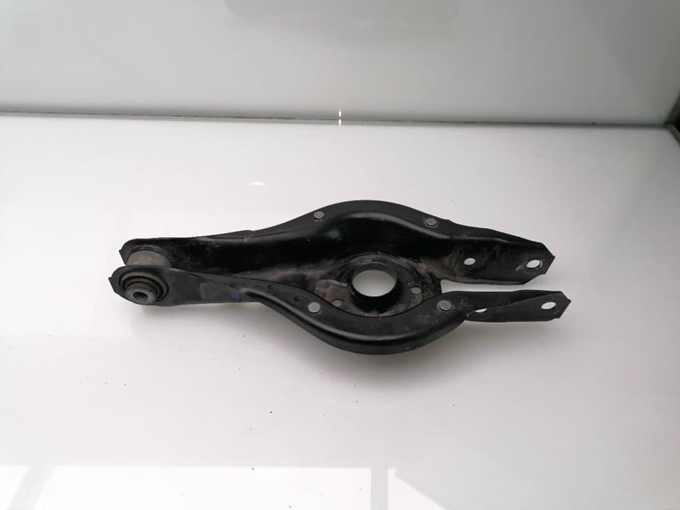 Brazo suspension inferior trasero derecho BMW SERIE 1 LIM