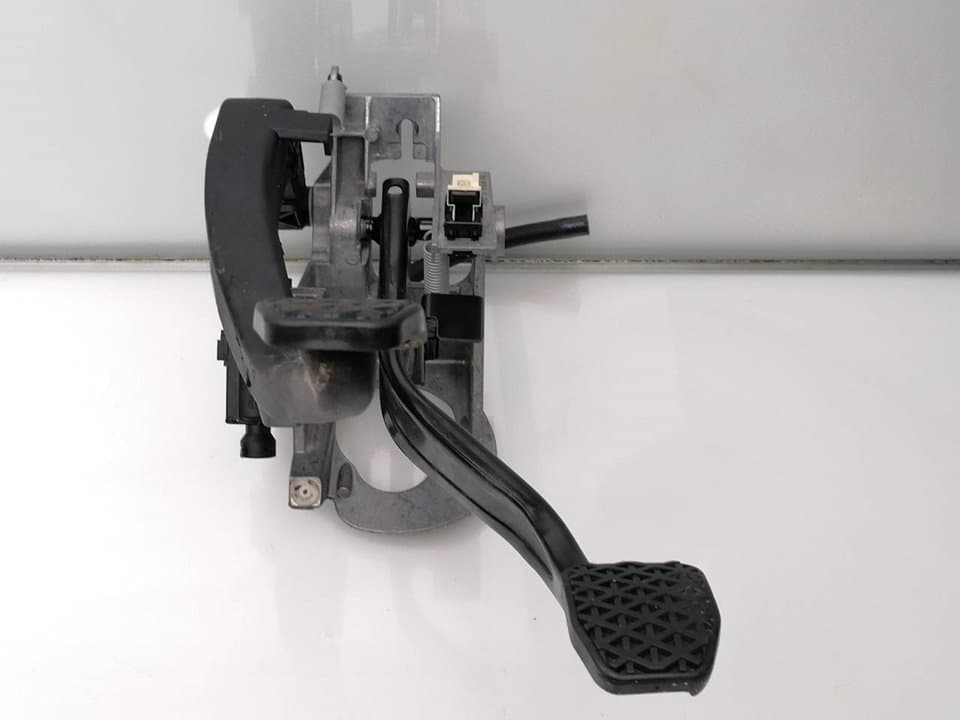 Pedal embrague BMW SERIE 1 LIM