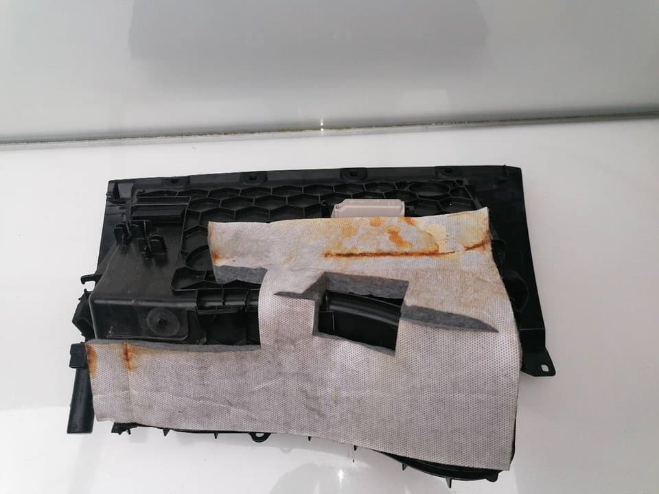 Guantera BMW SERIE 1 LIM 2