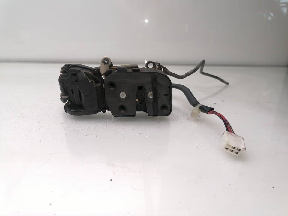 Cerradura puerta delantera izquierda MAZDA PREMACY (CP)