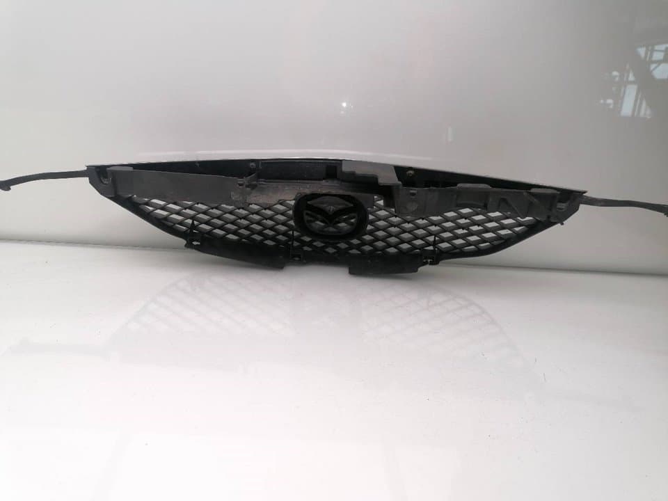 Rejilla delantera MAZDA PREMACY (CP) 2