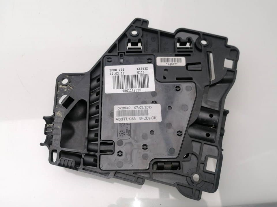 Caja reles / fusibles CITROEN C3 PICASSO 4