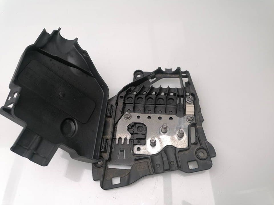 Caja reles / fusibles CITROEN C3 PICASSO 3